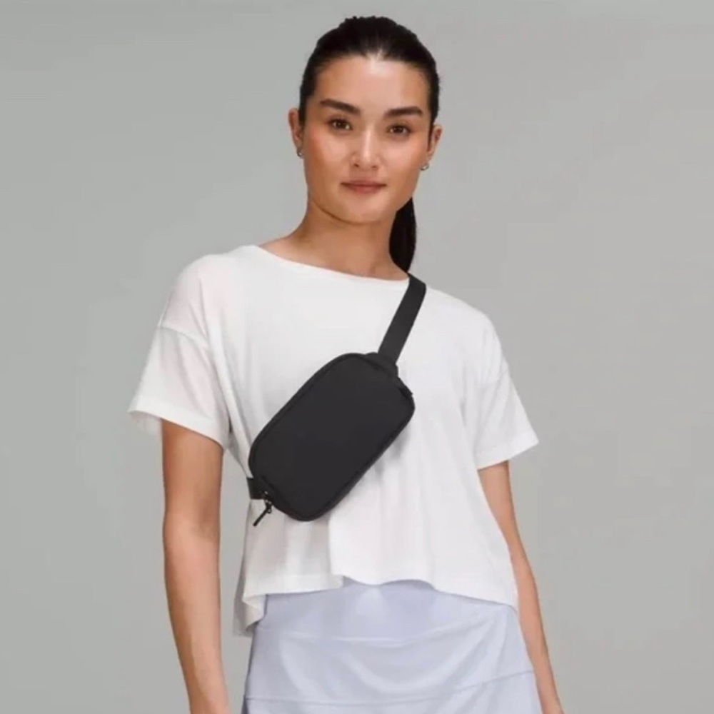 NWT Black Lululemon Everywhere Bag